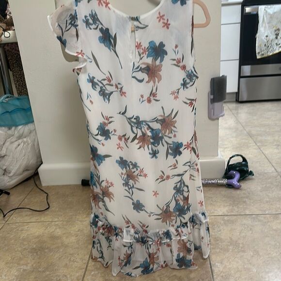 CeCe expressive lilies with flutter sleeve dress and soft ecru - Picture 4 of 8